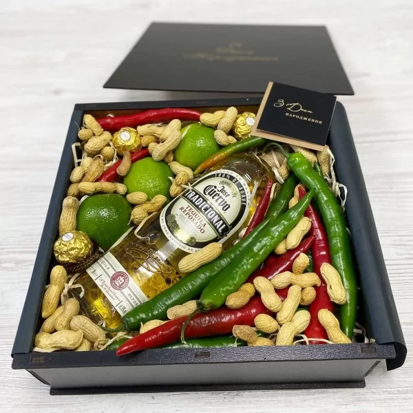 Подарочный набор с текилой и острыми перцами