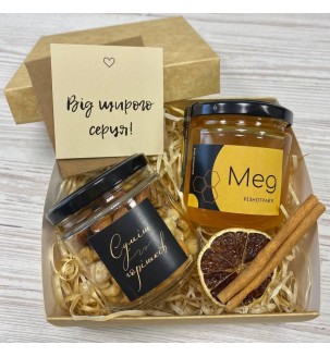 Бокс с медом и орешками №26175