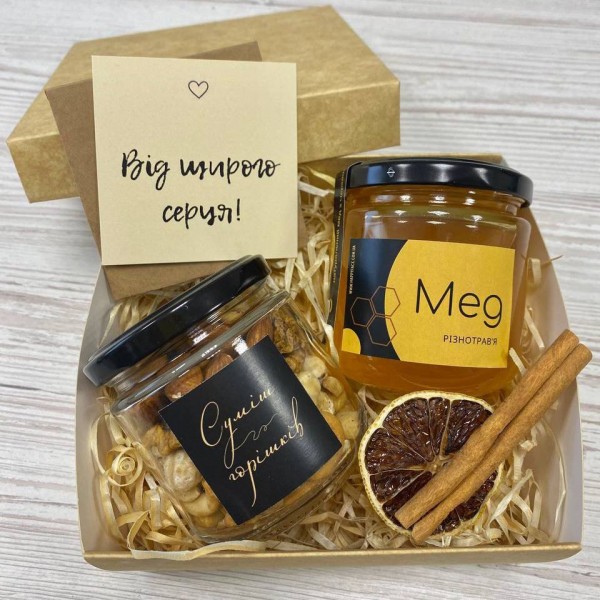 Бокс с медом и орешками №26175