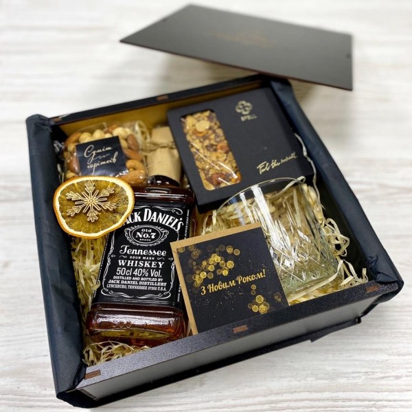 Подарок коллегам на Новый год с "Jack Daniel's"