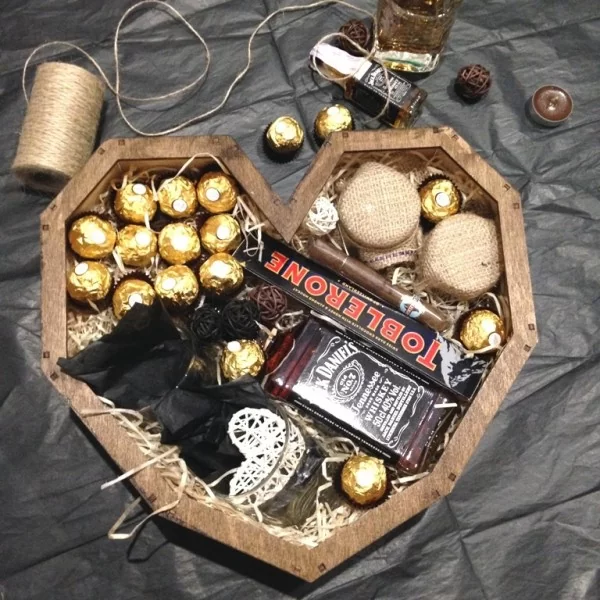 Деревянное сердце с виски и вкусностями Мужские подарочные наборы - 5